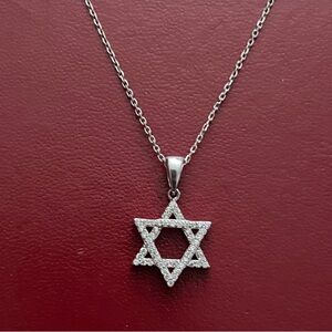 Elegant Sterling Silver Star Pendant Necklace diamond accents